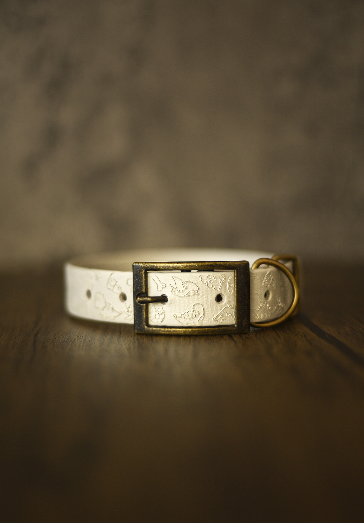 DYO ExploROAR - Embossed Explorer Collar