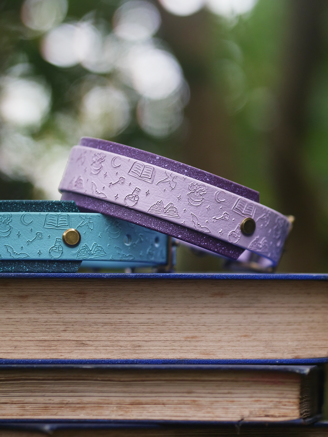 Bookish (Lilac) - Embossed Hound Collar