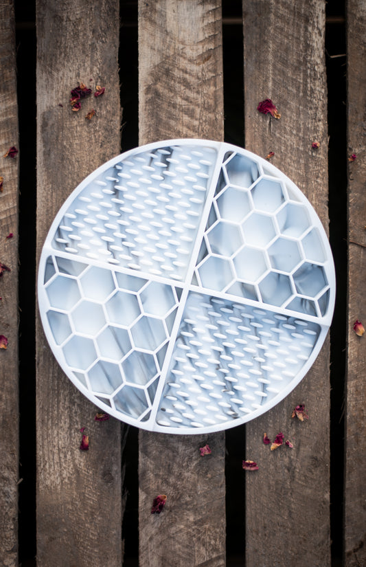Marble - Enrichment Honeycomb Lick Mat x Slow feeder