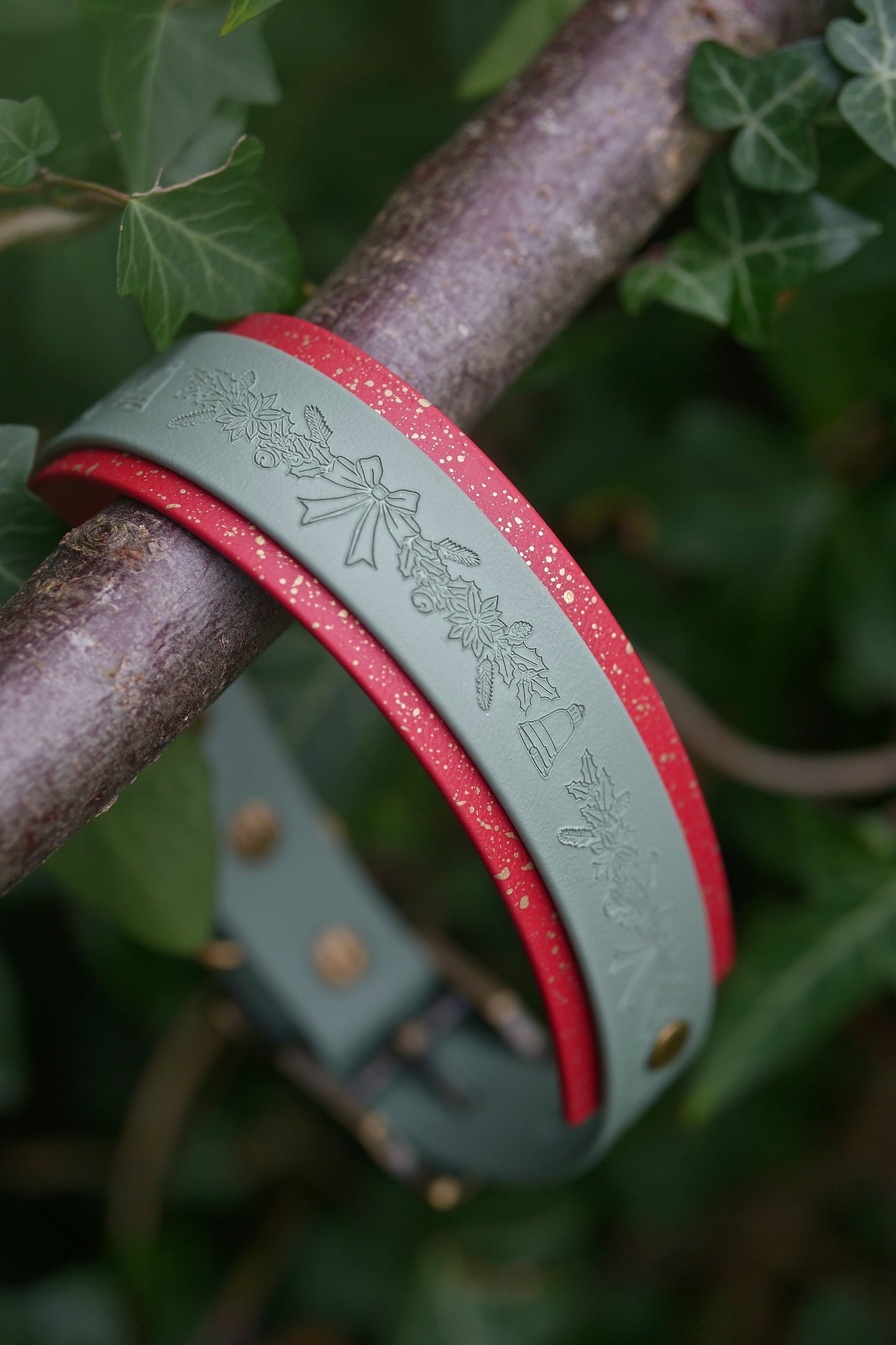Yuletide - Embossed Hound Collar