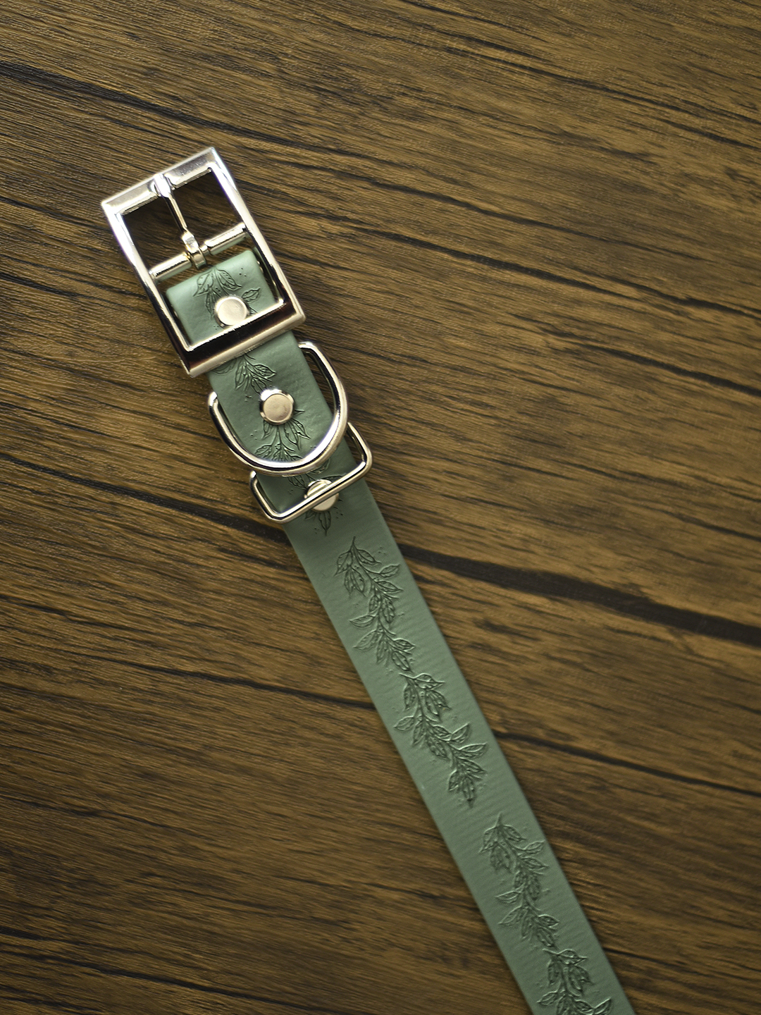 Woodland Charm (Moss) - Embossed Explorer Collar